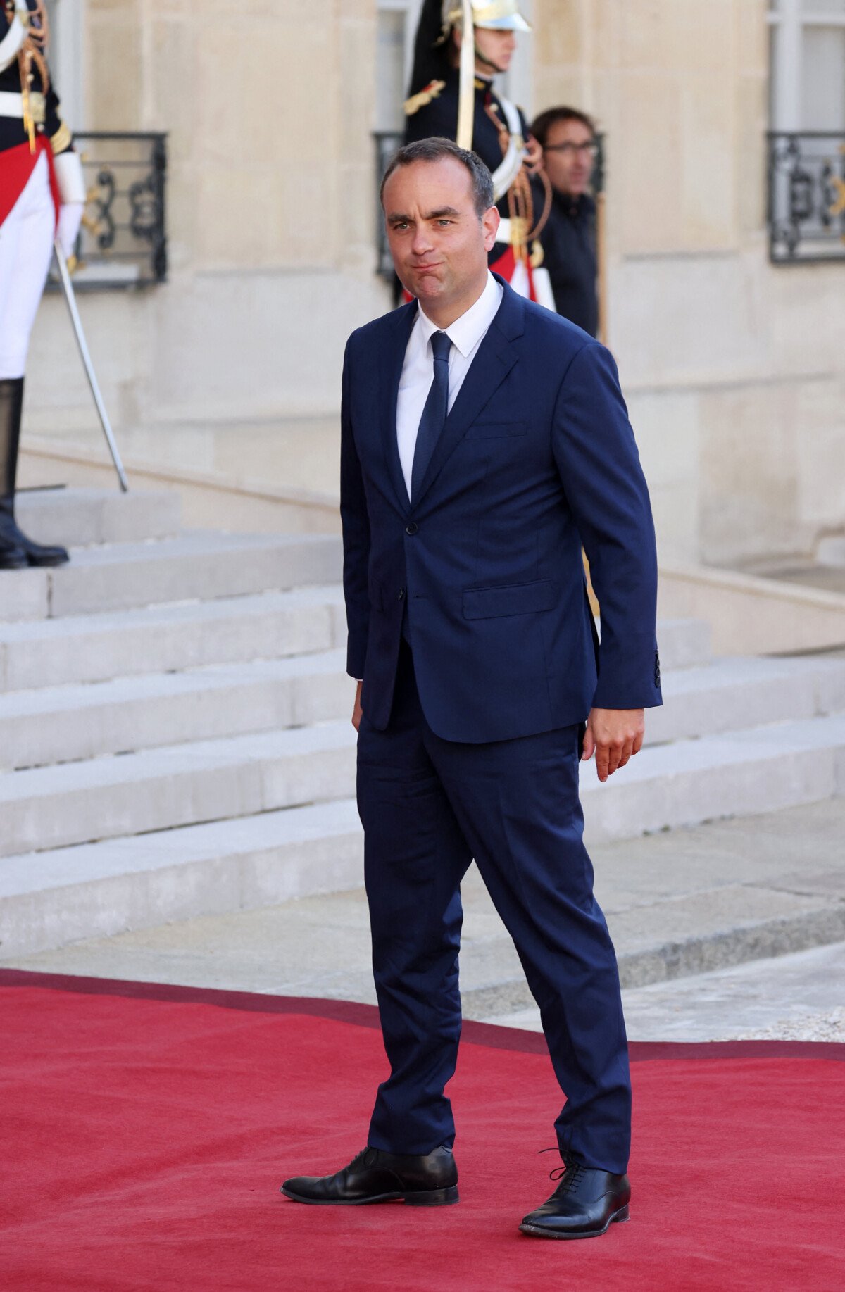 Qui est l&rsquo;épouse de Sébastien Lecornu : Portrait d&rsquo;une femme inspirante