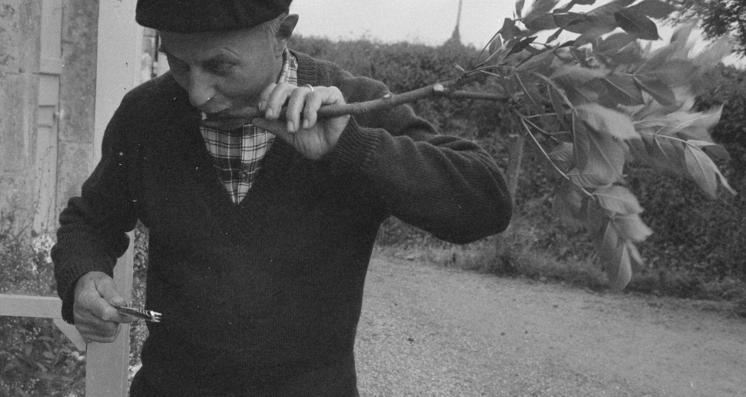 découvrez le hautbois : son processus de fabrication artisanal, ses matériaux, et ses multiples usages dans la musique classique et contemporaine.