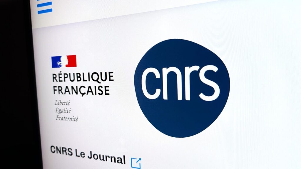 Le CNRS mise sur le numérique souverain et quitte Microsoft et consorts, une stratégie qui renforce ses revenus