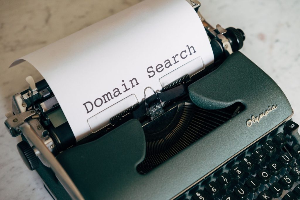 Rechercher un nom de domaine : méthode simple et efficace
