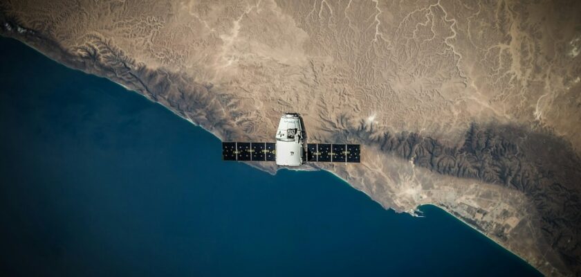 SpaceX envisage de déployer des data centers en orbite : quel avenir pour leurs déchets spatiaux ?